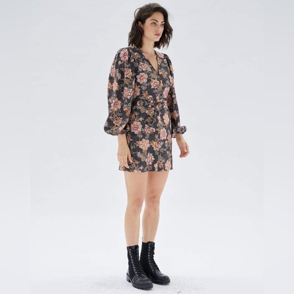 NWT MINKPINK Mehdya V-Neck Mini Dress - Picture 2 of 13